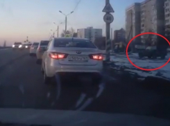 Хитрые водители придумали способ объезжать пробки в Волгодонске Хитрые водители придумали способ объезжать пробки в Волгодонске