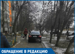Водитель Тойоты решил проехать по пешеходной дорожке в Волгодонске Водитель Тойоты решил проехать по пешеходной дорожке в Волгодонске