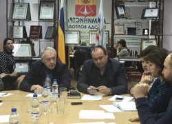 Депутаты отчитали Шайтана за ужасную работу коммунальщиков в гололед Депутаты отчитали Шайтана за ужасную работу коммунальщиков в гололед