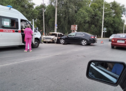«Хонда Аккорд» и ВАЗ-2106 не поделили дорогу в Волгодонске «Хонда Аккорд» и ВАЗ-2106 не поделили дорогу в Волгодонске