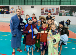 Спортсмены Волгодонска в числе первых окунулись в крещенскую купель Спортсмены Волгодонска в числе первых окунулись в крещенскую купель