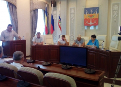Депутаты Волгодонска предложили бороться с несанкционированной торговлей "нечеловеческими" методами Депутаты Волгодонска предложили бороться с несанкционированной торговлей "нечеловеческими" методами