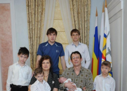 В многодетной семье Волгодонска на свет появился уже шестой сын с именем Славик В многодетной семье Волгодонска на свет появился уже шестой сын с именем Славик