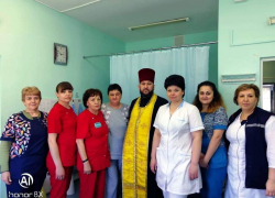 В Страстную Седмицу БСМП Волгодонска посетил священник В Страстную Седмицу БСМП Волгодонска посетил священник