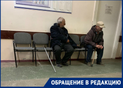 Сидящие возле гинекологического кабинета пьяные бомжи в поликлинике №1 возмутили беременную волгодончанку Сидящие возле гинекологического кабинета пьяные бомжи в поликлинике №1 возмутили беременную волгодончанку