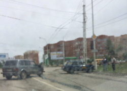 В Волгодонске из-за ДТП движение на мосту в сторону нового города практически парализовано В Волгодонске из-за ДТП движение на мосту в сторону нового города практически парализовано