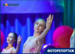 Яркий концерт подарили выпускникам Волгодонска творческие коллективы города Яркий концерт подарили выпускникам Волгодонска творческие коллективы города