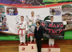 Многократными призерами чемпионата ЮФО стали каратисты из Волгодонска Многократными призерами чемпионата ЮФО стали каратисты из Волгодонска