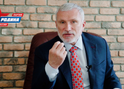 "Врач должен везде получать одинаково": председатель партии "Родина" Алексей Журавлев "Врач должен везде получать одинаково": председатель партии "Родина" Алексей Журавлев