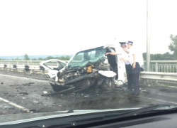 Страшная авария произошла на мосту через Сухую под Волгодонском: есть раненые Страшная авария произошла на мосту через Сухую под Волгодонском: есть раненые
