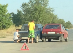 В Волгодонске произошло самое нелепое ДТП с участием двух «ВАЗов» (ФОТО) В Волгодонске произошло самое нелепое ДТП с участием двух «ВАЗов» (ФОТО)