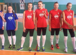 Липецкая команда выиграла все матчи юбилейного Кубка по волейболу в Волгодонске Липецкая команда выиграла все матчи юбилейного Кубка по волейболу в Волгодонске
