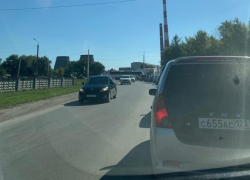 «Грузовики выезжают на встречную полосу»: километровая пробка образовалась в новой части Волгодонска «Грузовики выезжают на встречную полосу»: километровая пробка образовалась в новой части Волгодонска