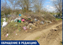 «Горы мусора заваливают могилы»: волгодончанка о ситуации на старом кладбище «Горы мусора заваливают могилы»: волгодончанка о ситуации на старом кладбище