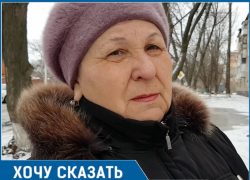Жители дома на Пионерской устали бояться ветреной погоды из-за опасных деревьев Жители дома на Пионерской устали бояться ветреной погоды из-за опасных деревьев