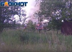 Пожар в станице Романовской попал на видео Пожар в станице Романовской попал на видео
