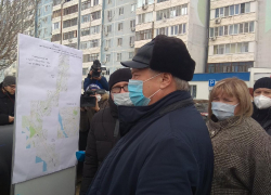 Аварийный коллектор в центре Волгодонска показали губернатору Василию Голубеву Аварийный коллектор в центре Волгодонска показали губернатору Василию Голубеву
