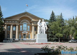 Волгодонским мамам, готовящим пикет против плохой медицины, вернули документы на доработку Волгодонским мамам, готовящим пикет против плохой медицины, вернули документы на доработку