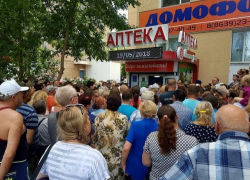 100 000 рублей и 100 подарков подарила сеть аптек «Степная роза» своим клиентам 100 000 рублей и 100 подарков подарила сеть аптек «Степная роза» своим клиентам