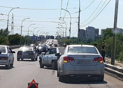 Авария на мосту застопорила движение в новой части Волгодонска Авария на мосту застопорила движение в новой части Волгодонска