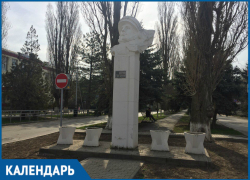 Памятник Гагарину на одноименной площади был торжественно открыт в Волгодонске ровно 46 лет назад Памятник Гагарину на одноименной площади был торжественно открыт в Волгодонске ровно 46 лет назад