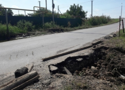 «Боязно за водителей и их авто»: жители Волгодонска обеспокоены обвалом дороги «Боязно за водителей и их авто»: жители Волгодонска обеспокоены обвалом дороги