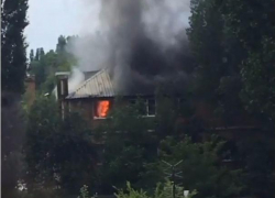 Пожар в жилом доме на Волгодонской сняли на видео Пожар в жилом доме на Волгодонской сняли на видео