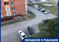 «Всем нельзя, а им можно»: шлагбаум у МКД на Курчатова беспокоит соседей «Всем нельзя, а им можно»: шлагбаум у МКД на Курчатова беспокоит соседей