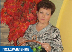 Исполняющая обязанности директора ДСиГХ Елена Нигай отмечает день рождения Исполняющая обязанности директора ДСиГХ Елена Нигай отмечает день рождения