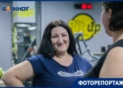 С улыбкой на лице участники «Сбросить лишнее» провели круговую тренировку С улыбкой на лице участники «Сбросить лишнее» провели круговую тренировку