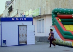Ларёк «ЫМОК», стоящий на дороге, высмеяли жители Волгодонска Ларёк «ЫМОК», стоящий на дороге, высмеяли жители Волгодонска