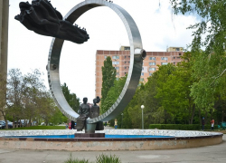 Ровно 35 лет назад в Волгодонске был открыт сквер «Машиностроителей» Ровно 35 лет назад в Волгодонске был открыт сквер «Машиностроителей»