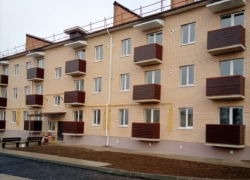 В Цимлянске провели массовую раздачу квартир рядом с винзаводом детям-сиротам В Цимлянске провели массовую раздачу квартир рядом с винзаводом детям-сиротам