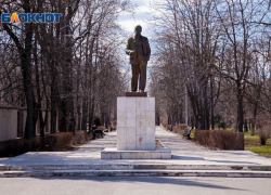 В День памятников в Волгодонске состоится экскурсия по памятным местам города В День памятников в Волгодонске состоится экскурсия по памятным местам города