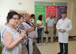 «Бережливая поликлиника» Волгодонска поделилась опытом с коллегами из Ростовской области «Бережливая поликлиника» Волгодонска поделилась опытом с коллегами из Ростовской области