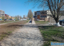 Новая стройка забрала тротуар у прохожих Новая стройка забрала тротуар у прохожих