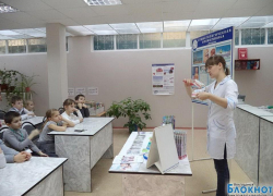Волгодонских школьников научили правильно чистить зубы Волгодонских школьников научили правильно чистить зубы