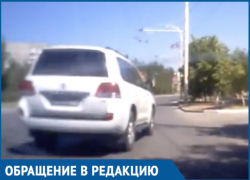 «Раз на джипе, значит все можно?»: Водитель иномарки подрезал машину с ребенком на «Мирном Атоме» «Раз на джипе, значит все можно?»: Водитель иномарки подрезал машину с ребенком на «Мирном Атоме»