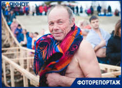 Порядка шести тысяч волгодонцев окунулись в крещенскую купель Порядка шести тысяч волгодонцев окунулись в крещенскую купель
