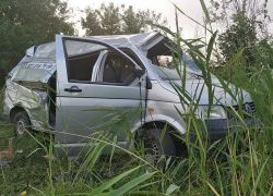 Трое мужчин погибли на трассе Ростов-Волгодонск в столкновении грузовика и микроавтобуса Трое мужчин погибли на трассе Ростов-Волгодонск в столкновении грузовика и микроавтобуса