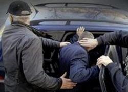 Волгодонца насильно усадили в машину, где избили и ограбили Волгодонца насильно усадили в машину, где избили и ограбили