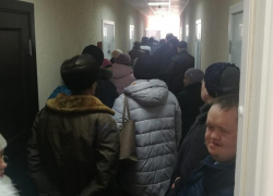 Возмущенные «мертвыми душами» волгодонцы атаковали офис «ЭкоЦентра» Возмущенные «мертвыми душами» волгодонцы атаковали офис «ЭкоЦентра»