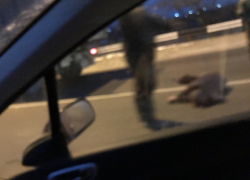 Женщину сбил КамАз на мосту через оросительный канал в Волгодонске Женщину сбил КамАз на мосту через оросительный канал в Волгодонске