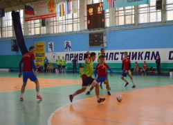 Неожиданные результаты показали команды высшей лиги в городском чемпионате по футболу Неожиданные результаты показали команды высшей лиги в городском чемпионате по футболу