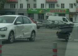 Hyundai врезался в немецкую иномарку с водительской стороны на площади Гагарина Hyundai врезался в немецкую иномарку с водительской стороны на площади Гагарина