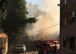 В старой части Волгодонска дотла сгорели десятки гаражей В старой части Волгодонска дотла сгорели десятки гаражей