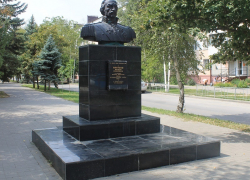 12 лет назад в Волгодонске был открыт памятник атаману Матвею Платову 12 лет назад в Волгодонске был открыт памятник атаману Матвею Платову