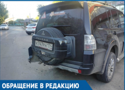 Неизвестный разбил припаркованный у аптеки "Мицубиси" и скрылся Неизвестный разбил припаркованный у аптеки "Мицубиси" и скрылся