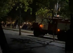 Полсотни волгодонцев были эвакуированы из общежития на Ленина из-за пожара Полсотни волгодонцев были эвакуированы из общежития на Ленина из-за пожара