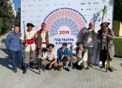 Актеры Волгодонского молодежного театра выступили в Астраханском Кремле Актеры Волгодонского молодежного театра выступили в Астраханском Кремле